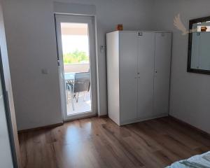 Chorvátsko - Trojizbový apartmán s bazénom a výhľadom na more