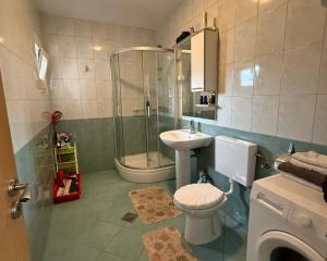 Chorvátsko - Apartmán s dvorom len 300m od mora na ostrove Vir