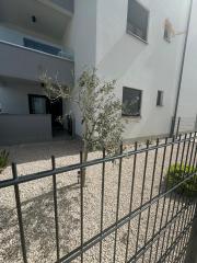 Chorvátsko - Zariadená novostavba so záhradou len 90m od pláže v Privlake