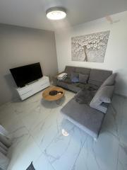 Chorvátsko - Zariadená novostavba so záhradou len 90m od pláže v Privlake