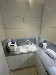 Chorvátsko - Zariadená novostavba so záhradou len 90m od pláže v Privlake