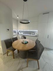 Chorvátsko - Zariadená novostavba so záhradou len 90m od pláže v Privlake