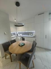 Chorvátsko - Zariadená novostavba so záhradou len 90m od pláže v Privlake