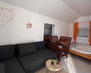 Chorvátsko - Dom 2x apartmán, výhodná investícia na ostrove Vir