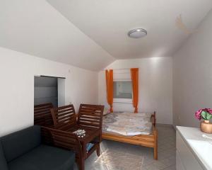 Chorvátsko - Dom 2x apartmán, výhodná investícia na ostrove Vir