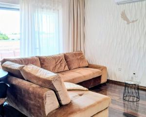 CHORVÁTSKO, OSTROV VIR  NA PREDAJ ŠTÝLOVÝ APARTMÁN S VÝHĽADOM NA MORE