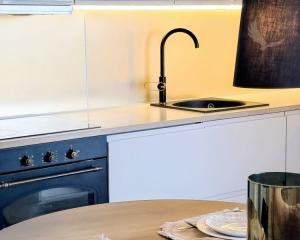 CHORVÁTSKO, OSTROV VIR  NA PREDAJ ŠTÝLOVÝ APARTMÁN S VÝHĽADOM NA MORE