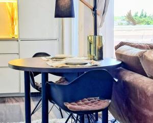 CHORVÁTSKO, OSTROV VIR  NA PREDAJ ŠTÝLOVÝ APARTMÁN S VÝHĽADOM NA MORE