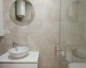 Chorvátsko Novostavba rodinného domu so záhradou na ostrove Vir