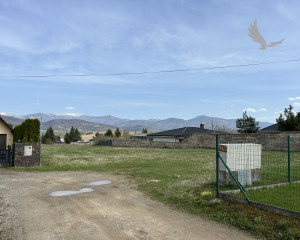 Krásny rovinatý stavebný pozemok v Brezne časť Rovne