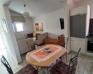 Chorvátsko, ostrov Vir - Na predaj: 3-izbový apartmán s výhľadom na more!