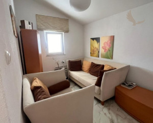 Chorvátsko, ostrov Vir - Na predaj: 3-izbový apartmán s výhľadom na more!