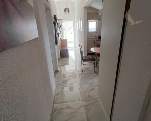 Chorvátsko, ostrov Vir - Na predaj: 3-izbový apartmán s výhľadom na more!