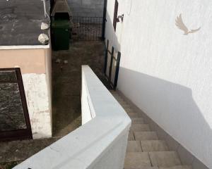 Chorvátsko, ostrov Vir - Na predaj: 3-izbový apartmán s výhľadom na more!