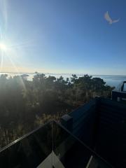 Chorvátsko - Novostavba zariadeného apartmánu s bazénom na strešnej terase a krásnym výhľadom na more len 30m od mora