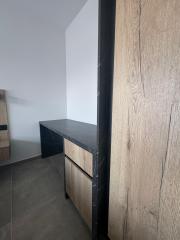 Chorvátsko - Novostavba zariadeného apartmánu s bazénom na strešnej terase a krásnym výhľadom na more len 30m od mora