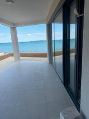 Chorvátsko - Na predaj novostavba apartmánu v prvej rade od mora