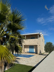 Chorvátsko! Len u Nás v ponuke KAMENNÝ DOM S BAZÉNOM LEN 300M OD MORA – PRIVLAKA