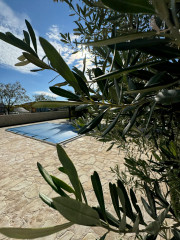 Chorvátsko! Len u Nás v ponuke KAMENNÝ DOM S BAZÉNOM LEN 300M OD MORA – PRIVLAKA