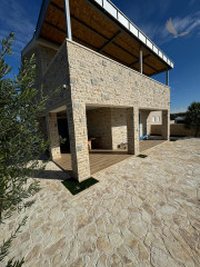 Chorvátsko! Len u Nás v ponuke KAMENNÝ DOM S BAZÉNOM LEN 300M OD MORA – PRIVLAKA