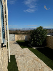 Chorvátsko! Len u Nás v ponuke KAMENNÝ DOM S BAZÉNOM LEN 300M OD MORA – PRIVLAKA