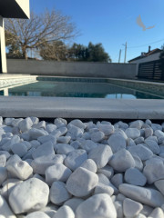 Chorvátsko - Novostavba zariadeného domu s výhľadom na more a bazénom v Privlake