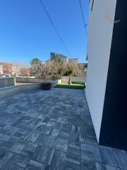 Chorvátsko - Novostavba zariadeného domu s výhľadom na more a bazénom v Privlake