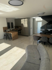 Chorvátsko - Novostavba zariadeného domu s výhľadom na more a bazénom v Privlake