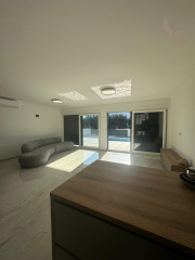 Chorvátsko - Novostavba zariadeného domu s výhľadom na more a bazénom v Privlake