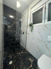 Chorvátsko - Novostavba zariadeného domu s výhľadom na more a bazénom v Privlake