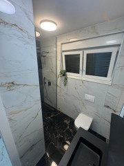 Chorvátsko - Novostavba zariadeného domu s výhľadom na more a bazénom v Privlake