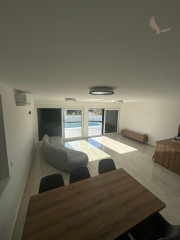 Chorvátsko - Novostavba zariadeného domu s výhľadom na more a bazénom v Privlake