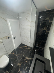 Chorvátsko - Novostavba zariadeného domu s výhľadom na more a bazénom v Privlake