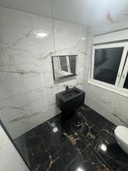 Chorvátsko - Novostavba zariadeného domu s výhľadom na more a bazénom v Privlake