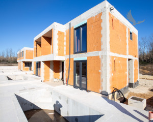 Chorvátsko, Privlaka -Len u nás v ponuke na predaj dom s bazénom-novostavba,200 m od mora