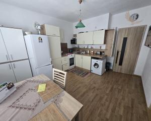 Prenájom - 1 izbový byt v centre Brezna, ČSA