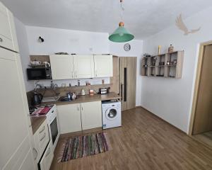 Prenájom - 1 izbový byt v centre Brezna, ČSA