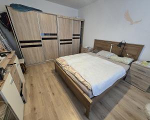 Prenájom - 1 izbový byt v centre Brezna, ČSA