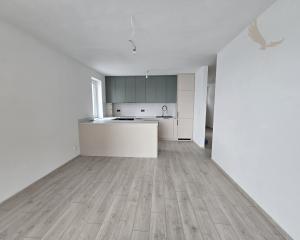 SLNEČNÝ 3-IZBOVÝ BYT V NOVOSTAVBE S PRÉMIOVOU KUCHYŇOU A PARKOVANÍM