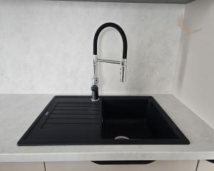 SLNEČNÝ 3-IZBOVÝ BYT V NOVOSTAVBE S PRÉMIOVOU KUCHYŇOU A PARKOVANÍM