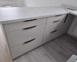 SLNEČNÝ 3-IZBOVÝ BYT V NOVOSTAVBE S PRÉMIOVOU KUCHYŇOU A PARKOVANÍM