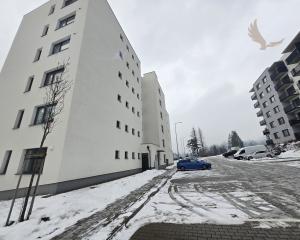 SLNEČNÝ 3-IZBOVÝ BYT V NOVOSTAVBE S PRÉMIOVOU KUCHYŇOU A PARKOVANÍM