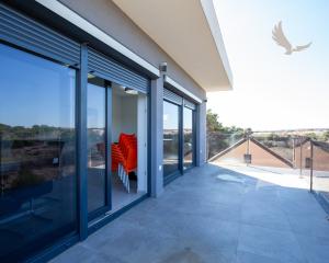 Na predaj: Priestranný 4 izbový apartmán na ostrove Vir v Chorvátsku