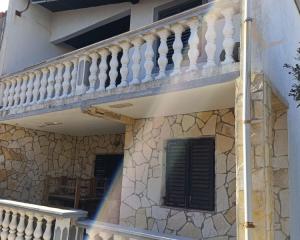 Chorvátsko - Na predaj dom 2x apartmán výhodná investícia