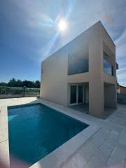 Chorvátsko : Nádherný dom s bazénom a panoramatickým výhľadom na more – Ostrov Vir!