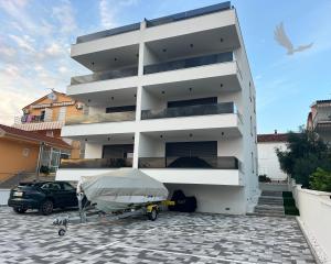 Chorvátsko - Novostavba apartmánu 100m od mora - Sveti Filip Jakov v ponuke len u Nás