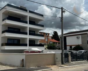 Chorvátsko - Novostavba apartmánu 100m od mora - Sveti Filip Jakov v ponuke len u Nás