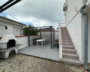 Chorvátsko, ostrov Vir -  Na predaj komplentne zariadený apartmán, len 30 m od mora!