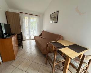 Chorvátsko, ostrov Vir -  Na predaj komplentne zariadený apartmán, len 30 m od mora!