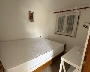 Chorvátsko, ostrov Vir -  Na predaj komplentne zariadený apartmán, len 30 m od mora!